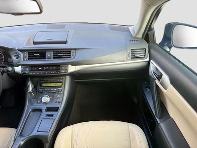 2012 Lexus CT 200h — photo 17 view