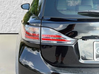 2012 Lexus CT 200h — photo 10 view