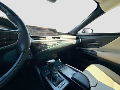 2019 Lexus ES - Photo 26