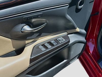 2019 Lexus ES - Photo 21
