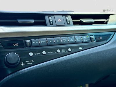 2019 Lexus ES - Photo 32