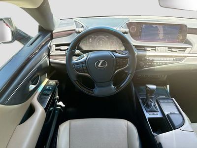 2019 Lexus ES - Photo 16