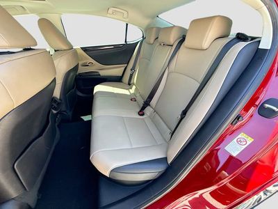 2019 Lexus ES - Photo 19