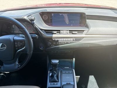 2019 Lexus ES - Photo 18