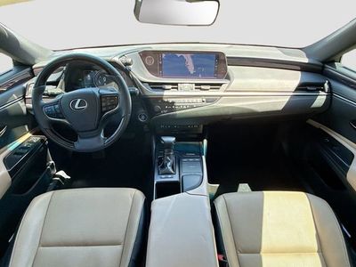 2019 Lexus ES - Photo 15