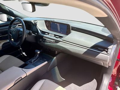 2019 Lexus ES - Photo 13