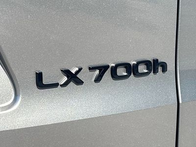 2026 Lexus LX - Photo 11