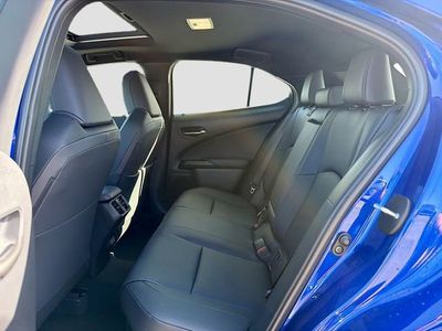 2025 Lexus UX - Photo 19