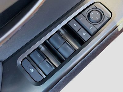 2025 Lexus UX - Photo 21