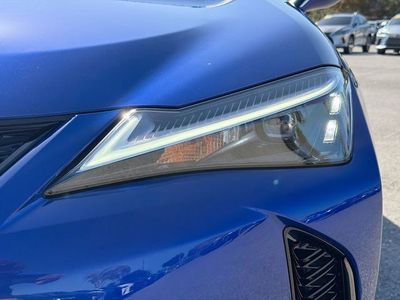2025 Lexus UX - Photo 9
