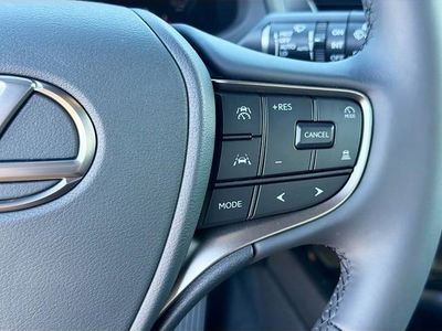 2025 Lexus UX - Photo 37