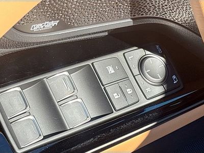 2026 Lexus LX - Photo 24
