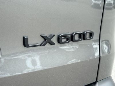 2026 Lexus LX - Photo 11
