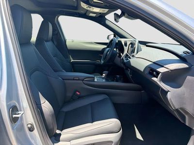 2026 Lexus UX - Photo 15