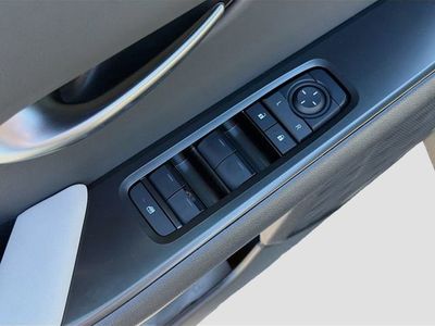 2025 Lexus UX - Photo 21