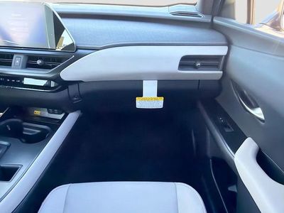 2025 Lexus UX - Photo 17