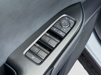 2026 Lexus RZ - Photo 22