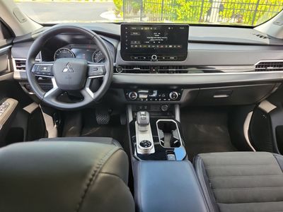 2025 Mitsubishi Outlander - Photo 13