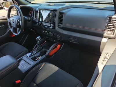 2024 Nissan Frontier - Photo 11