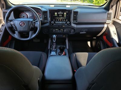 2024 Nissan Frontier - Photo 12