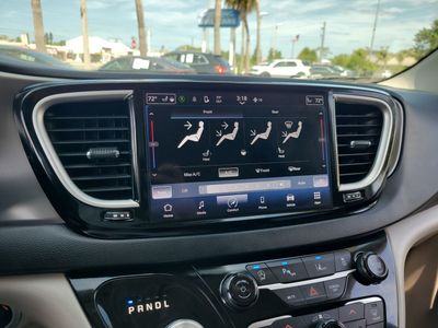 2023 Chrysler Pacifica - Photo 21