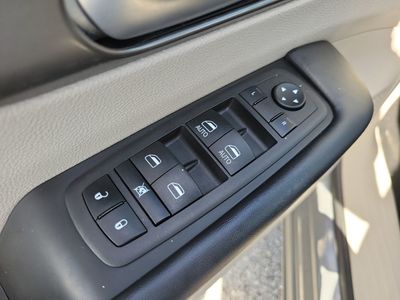 2023 Chrysler Pacifica - Photo 16