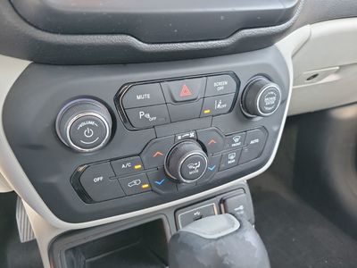 2018 Jeep Renegade - Photo 24