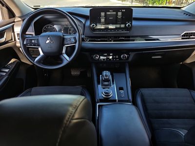 2024 Mitsubishi Outlander - Photo 13