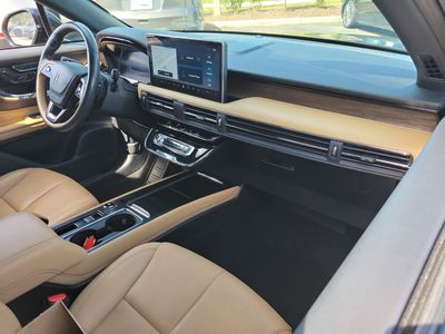 2023 Lincoln Corsair - Photo 11