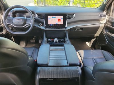 2024 Jeep Wagoneer - Photo 12