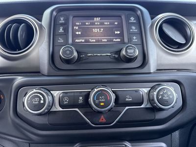 2021 Jeep Gladiator - Photo 17