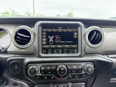 2022 Jeep Wrangler - Photo 19