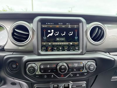 2022 Jeep Wrangler - Photo 18