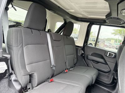 2022 Jeep Wrangler - Photo 22