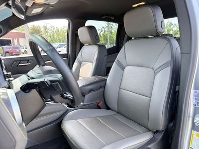 2025 Chevrolet Colorado - Photo 10