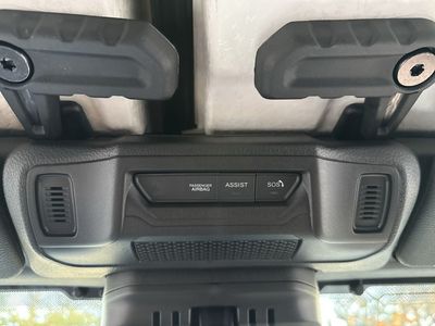2025 Jeep Wrangler - Photo 17