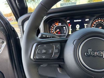 2025 Jeep Wrangler - Photo 15