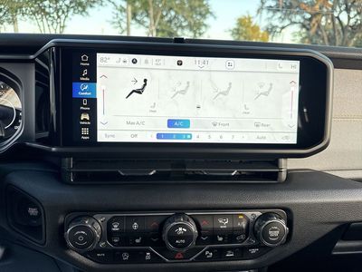 2025 Jeep Wrangler - Photo 22