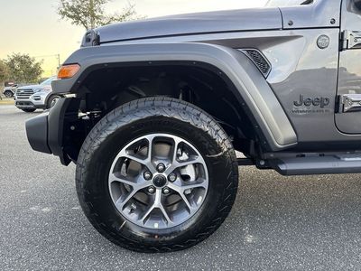 2025 Jeep Wrangler - Photo 10
