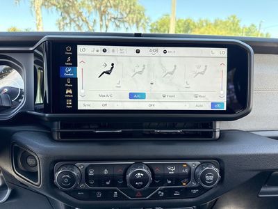 2025 Jeep Wrangler - Photo 21