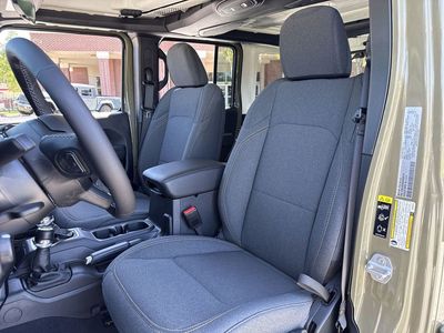 2025 Jeep Wrangler - Photo 11