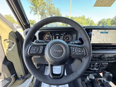 2025 Jeep Wrangler - Photo 14