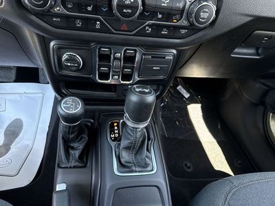 2025 Jeep Wrangler - Photo 19