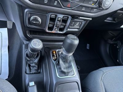2025 Jeep Gladiator - Photo 19