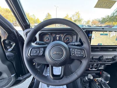 2025 Jeep Gladiator - Photo 14