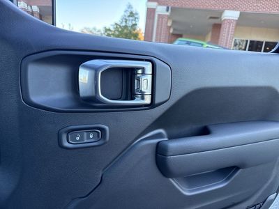 2025 Jeep Gladiator - Photo 27