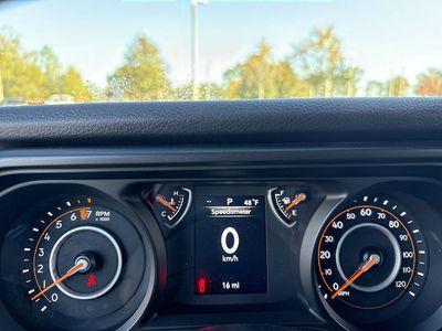 2025 Jeep Gladiator - Photo 17