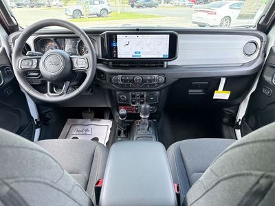2026 Jeep Wrangler - Photo 25