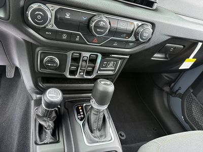 2026 Jeep Wrangler - Photo 21
