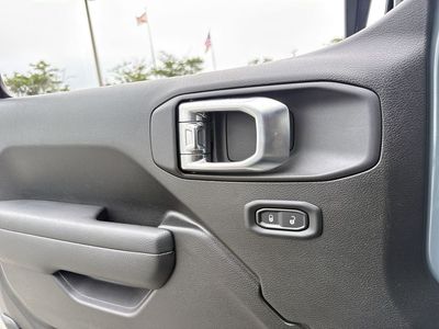 2026 Jeep Wrangler - Photo 14